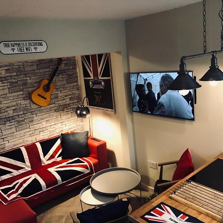 3 Double Bed Brittania Styled Central Home Near Lfc Sleeps 6 With Free Business Super Fast Fibre Broadband Liverpool Exterior foto