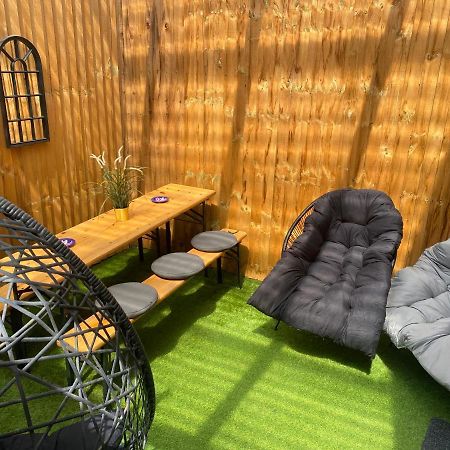 3 Double Bed Brittania Styled Central Home Near Lfc Sleeps 6 With Free Business Super Fast Fibre Broadband Liverpool Exterior foto
